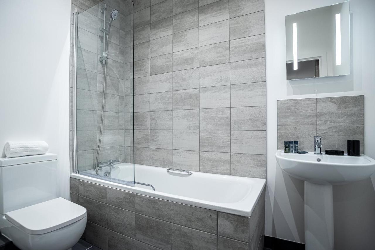 Two Bedroom - Central Peterborough Apartment - Bayard Apartments Exterior foto
